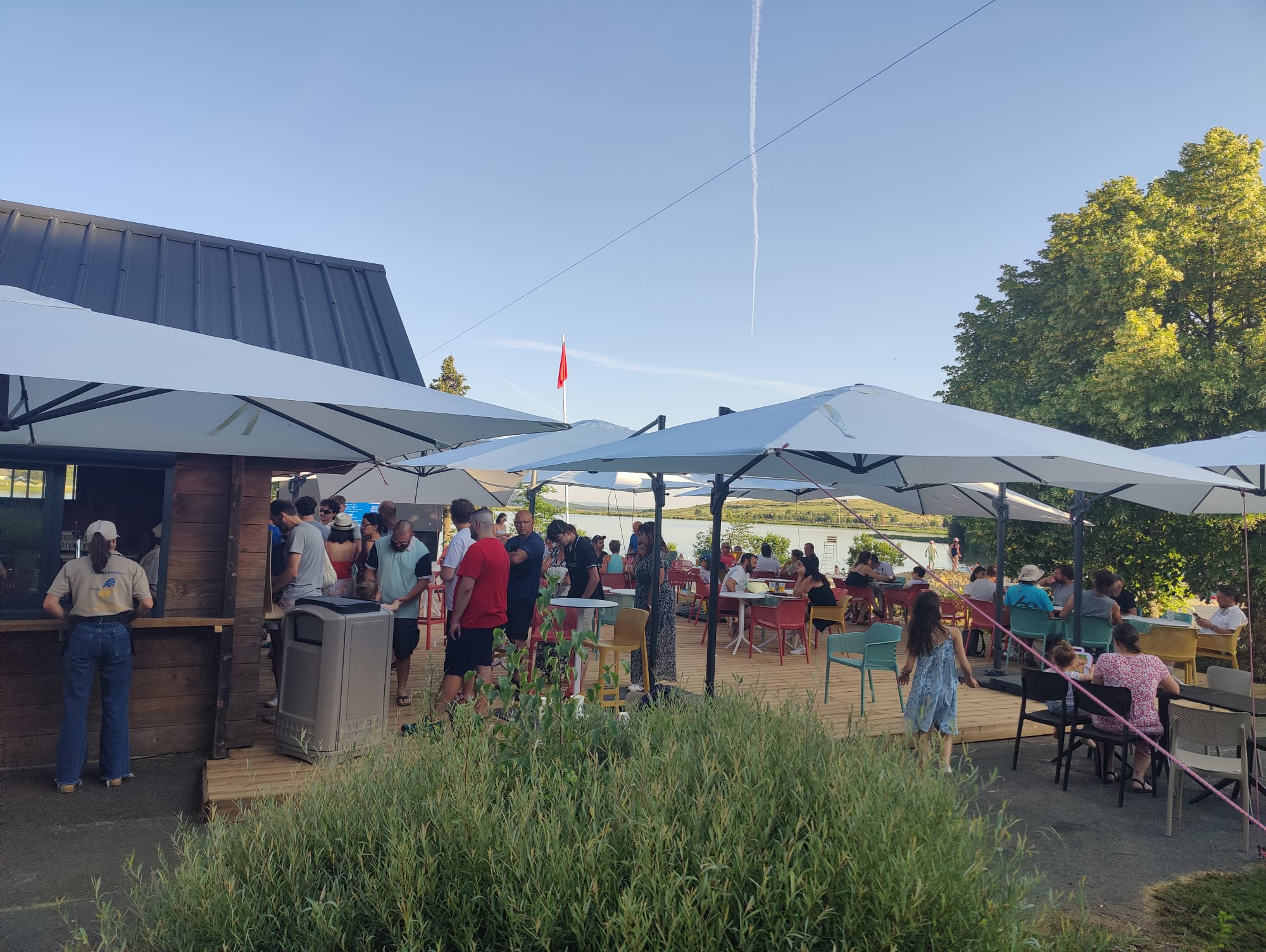 Super-Besse: une station 4 saisons avec une nouvelle terrasse surplombant le lac des Hermines